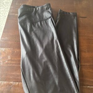 Like New Fake Leather Shiny Leggings
